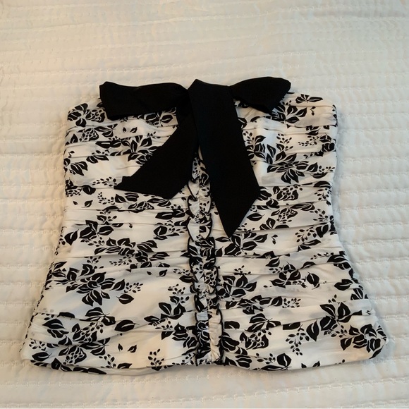 White House Black Market Black & White Silk Halter Top Size 6 - Picture 3 of 7